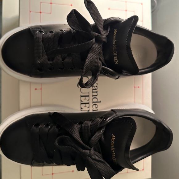 Alexander McQueen Oversized Sneakers - Picture 9 of 10